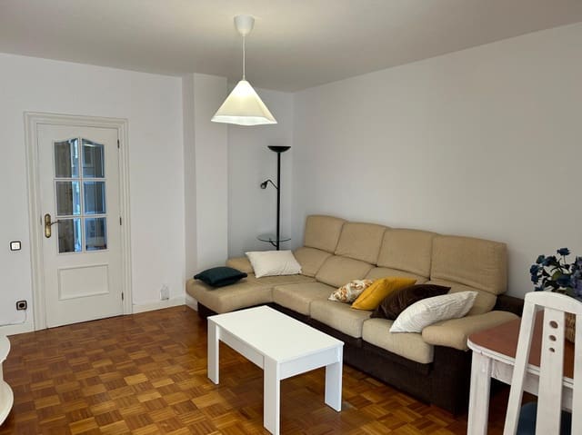 3 bedroom Flat for rent in Santander - € 850 (Ref: 9330260)
