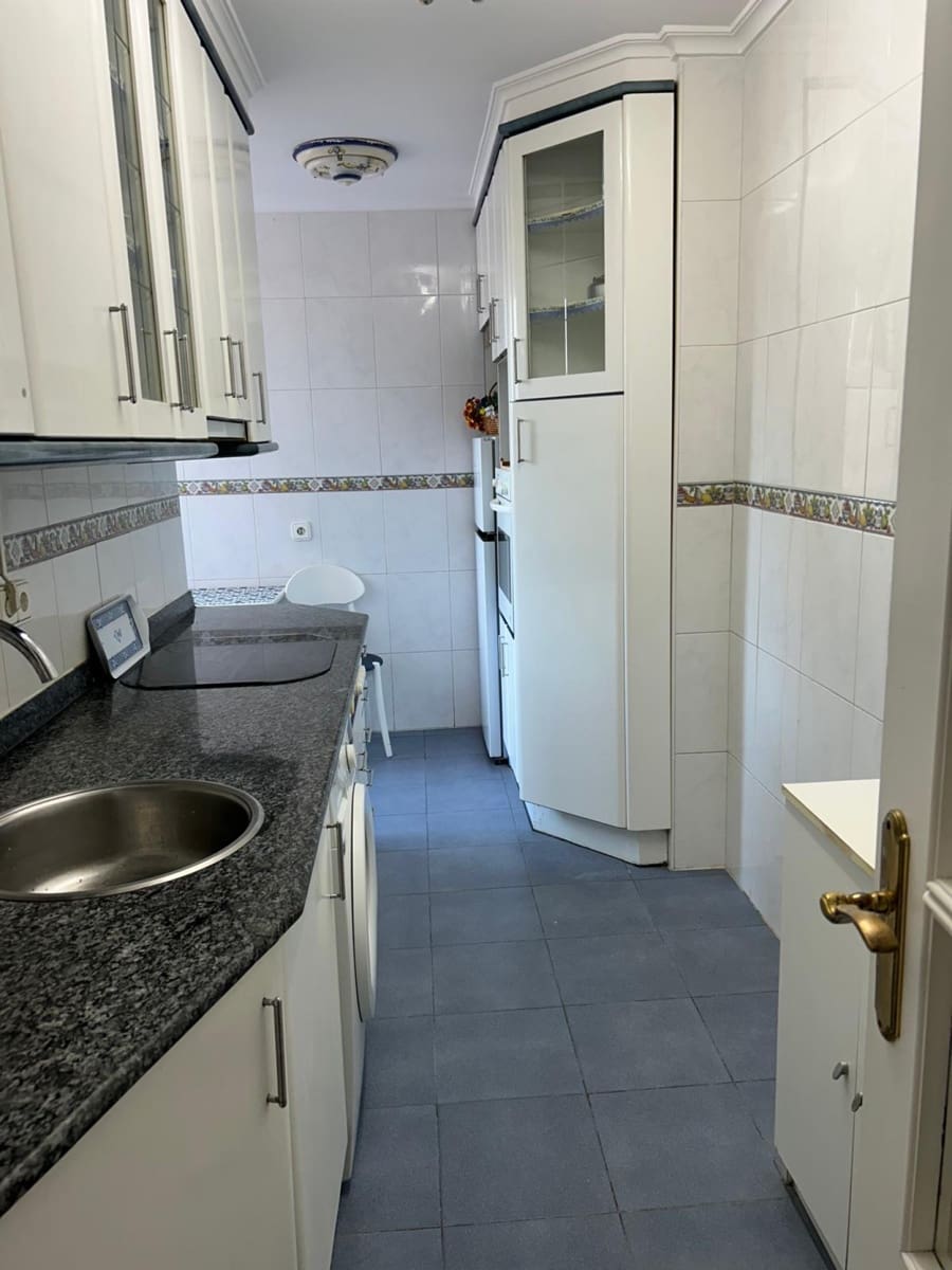 3 soveværelse Lejlighed til leje i Santander - € 850 (Ref: 9330260)