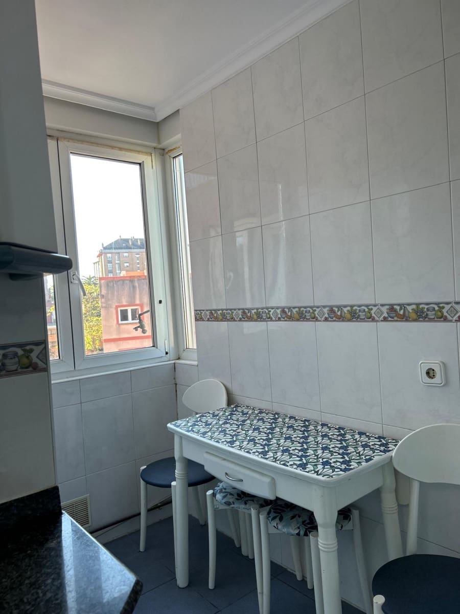 3 soveværelse Lejlighed til leje i Santander - € 850 (Ref: 9330260)