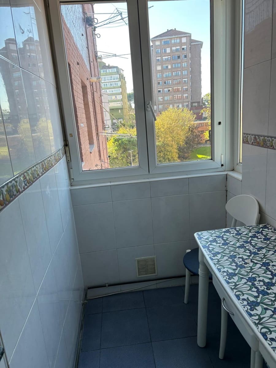 3 soveværelse Lejlighed til leje i Santander - € 850 (Ref: 9330260)