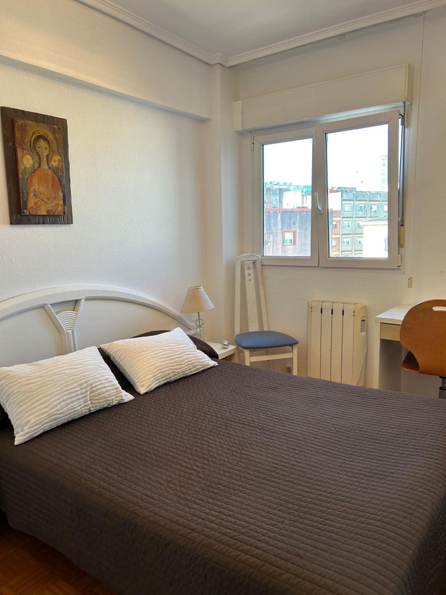 3 soveværelse Lejlighed til leje i Santander - € 850 (Ref: 9330260)