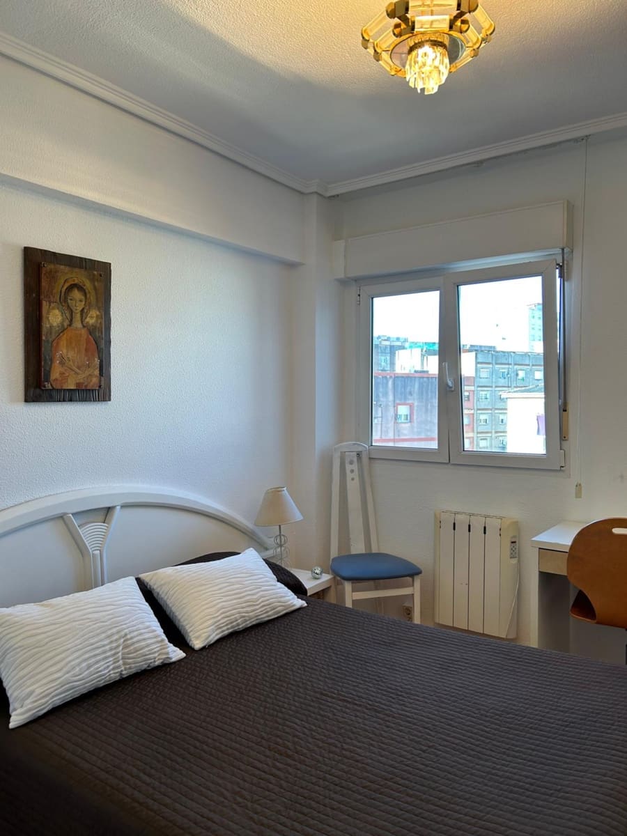 3 soveværelse Lejlighed til leje i Santander - € 850 (Ref: 9330260)