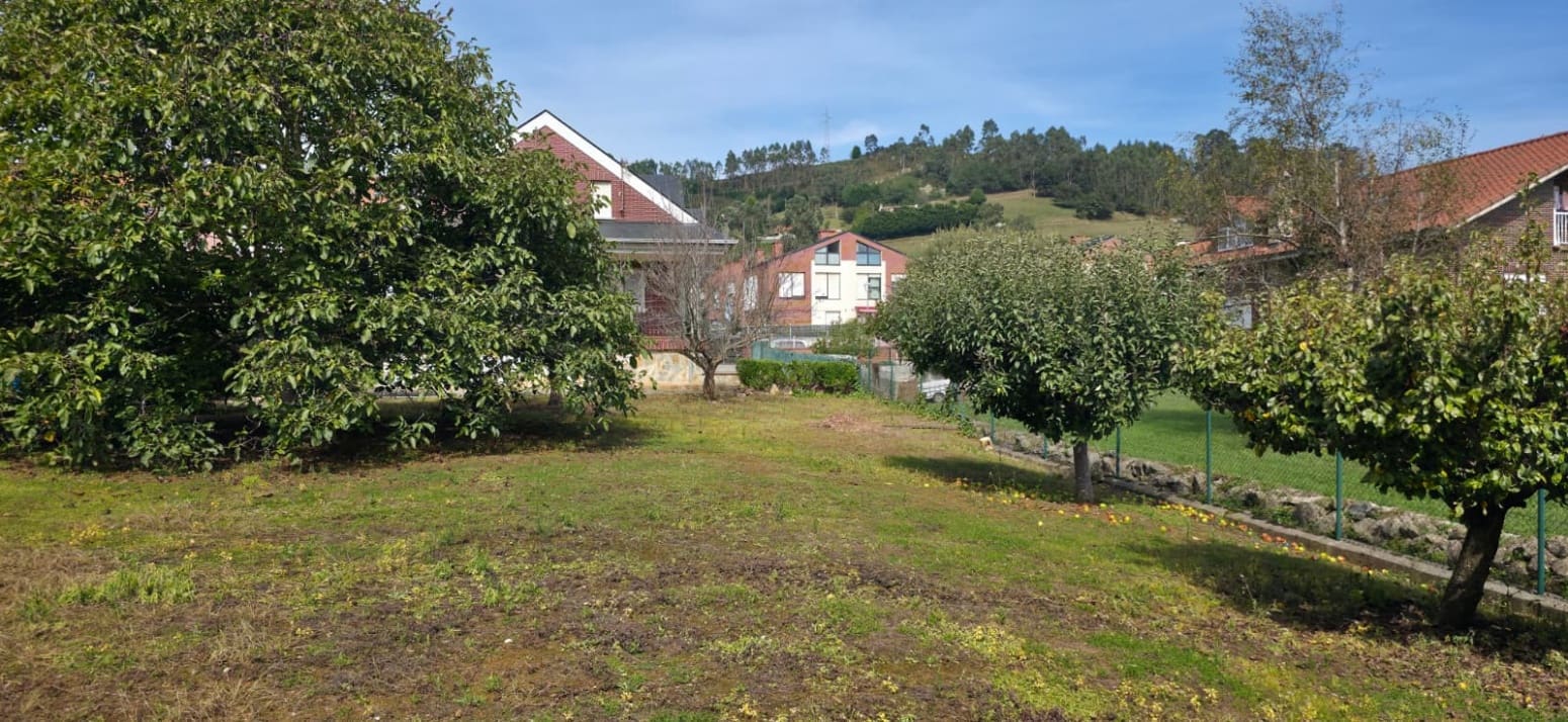 Chalet de 4 habitaciones en Parbayón en venta con garaje - 639.000 € (Ref: 9337688)