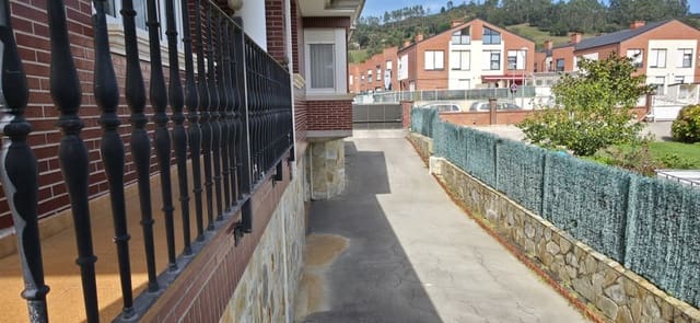 4 soveværelse Villa til salg i Parbayón, Piélagos med garage - € 639.000 (Ref: 9337688)