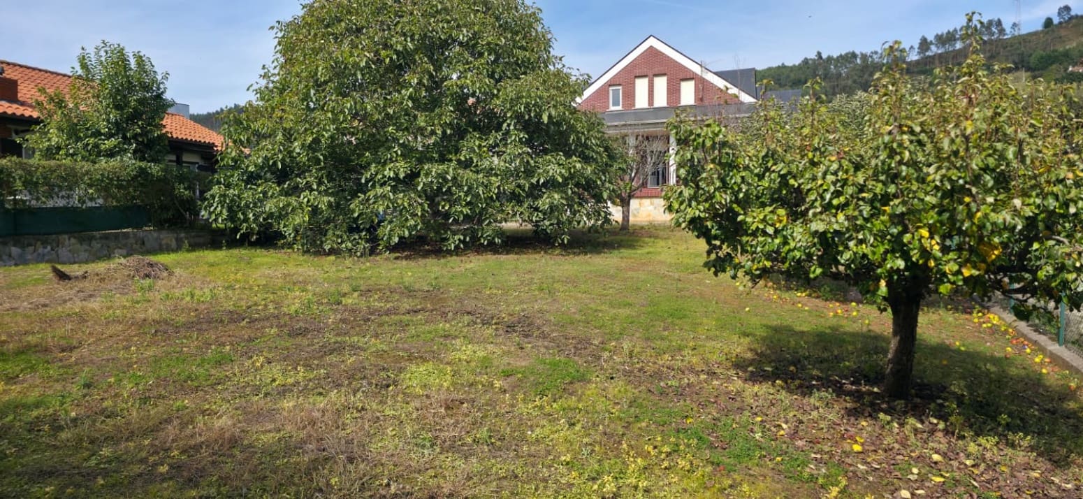 Chalet de 4 habitaciones en Parbayón en venta con garaje - 639.000 € (Ref: 9337688)