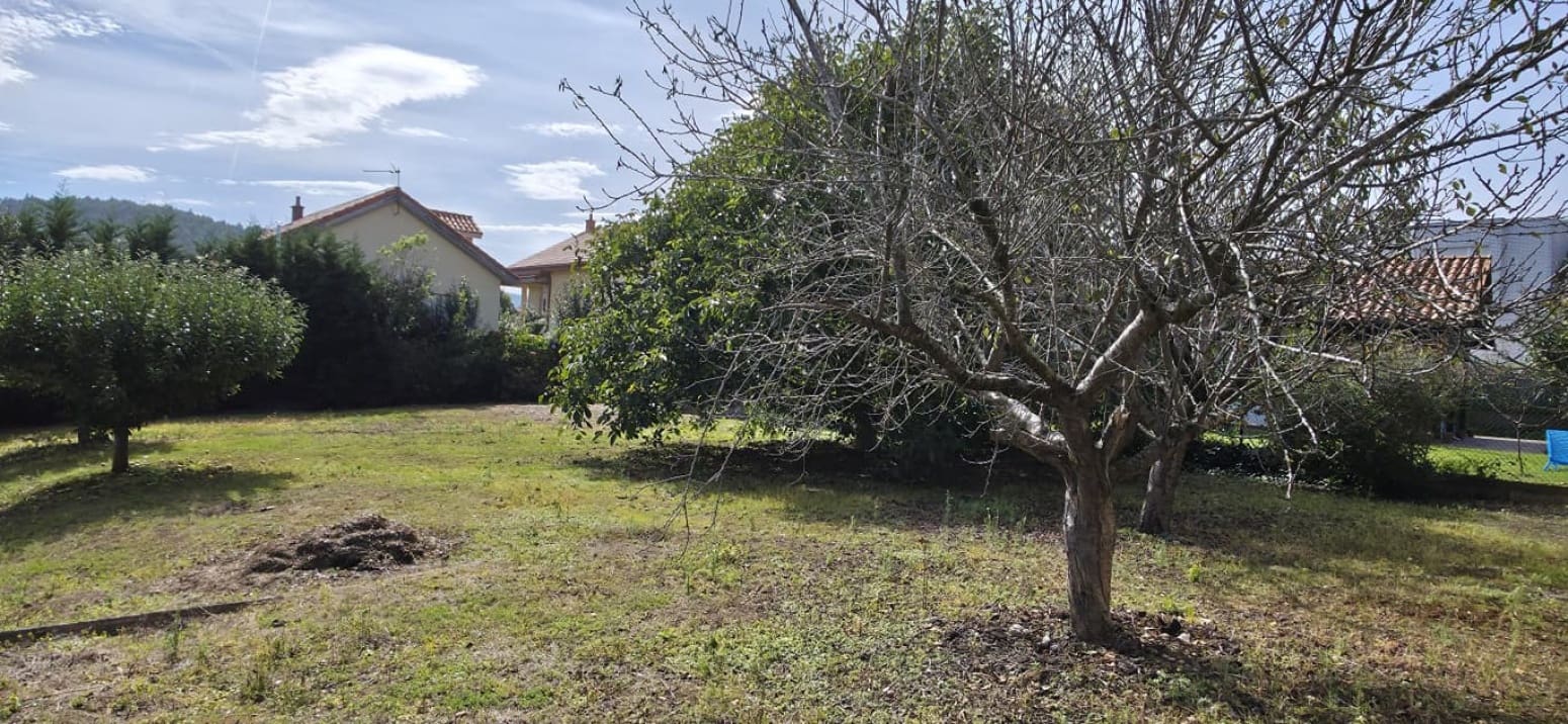 Chalet de 4 habitaciones en Parbayón en venta con garaje - 639.000 € (Ref: 9337688)