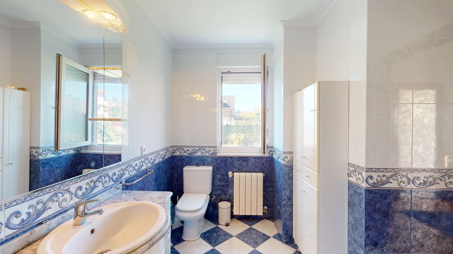 Chalet de 4 habitaciones en Parbayón en venta con garaje - 639.000 € (Ref: 9337688)