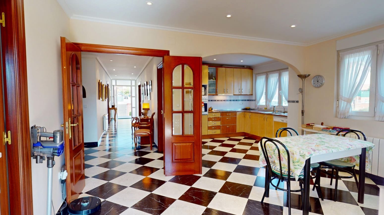 Chalet de 4 habitaciones en Parbayón en venta con garaje - 639.000 € (Ref: 9337688)