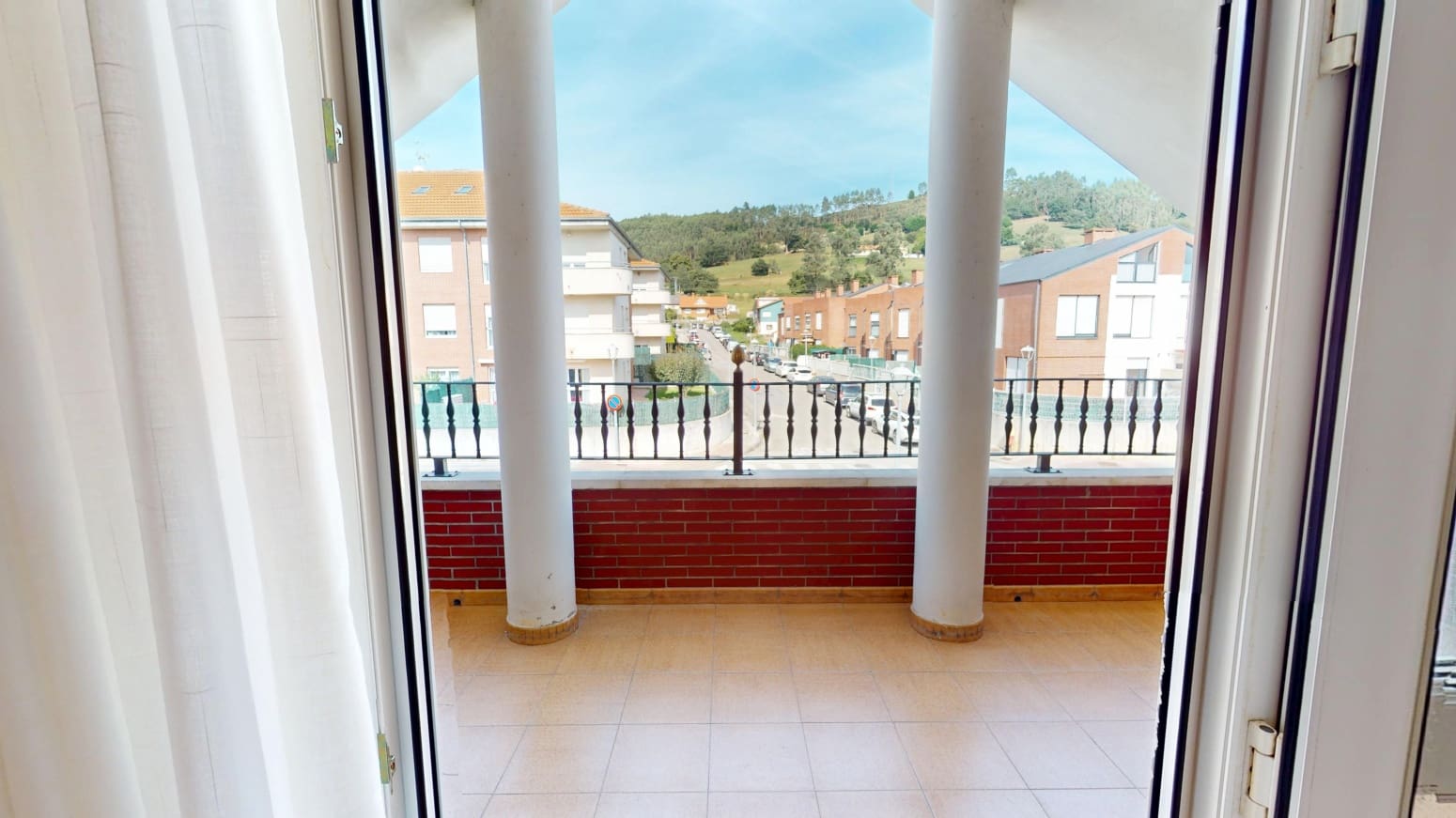 Chalet de 4 habitaciones en Parbayón en venta con garaje - 639.000 € (Ref: 9337688)