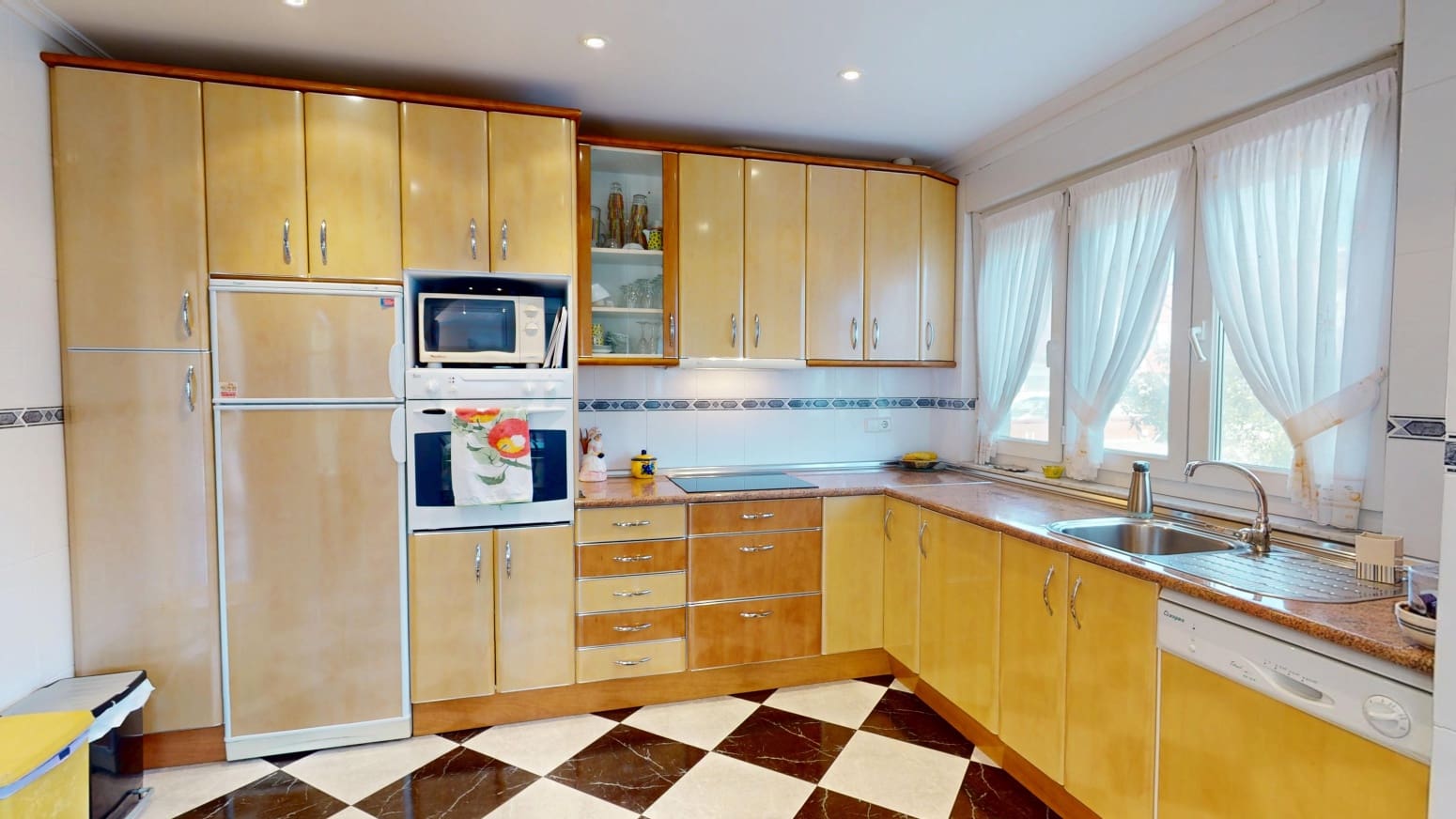 Chalet de 4 habitaciones en Parbayón en venta con garaje - 639.000 € (Ref: 9337688)