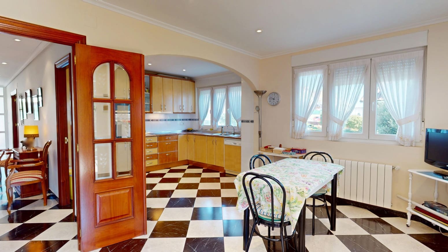 Chalet de 4 habitaciones en Parbayón en venta con garaje - 639.000 € (Ref: 9337688)