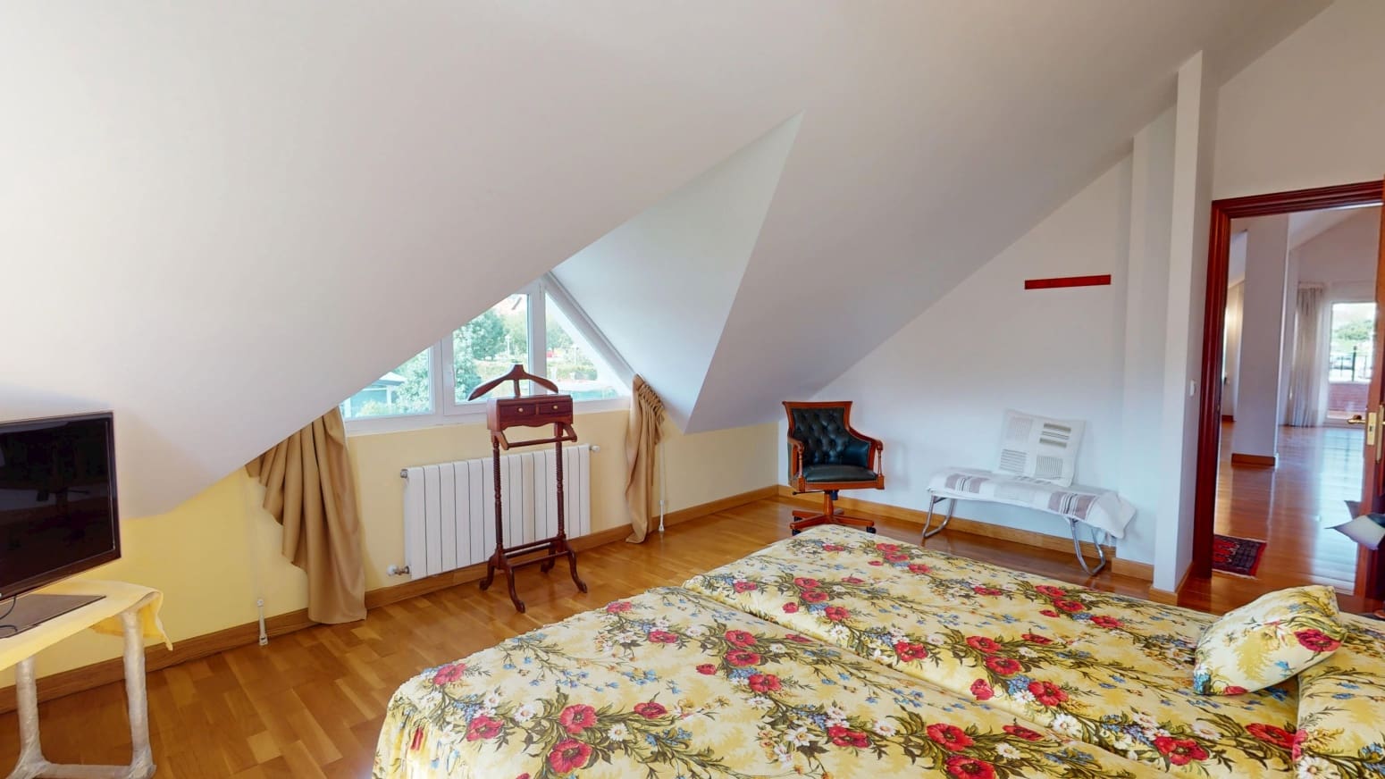 Chalet de 4 habitaciones en Parbayón en venta con garaje - 639.000 € (Ref: 9337688)