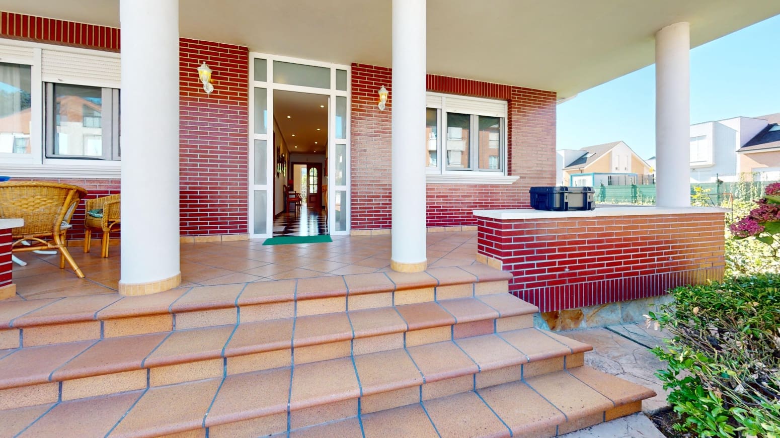 Chalet de 4 habitaciones en Parbayón en venta con garaje - 639.000 € (Ref: 9337688)