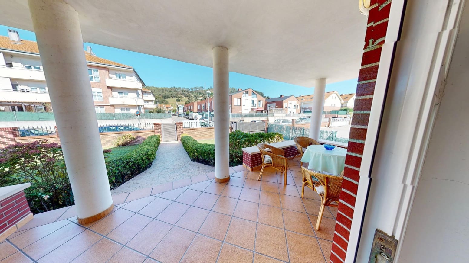 Chalet de 4 habitaciones en Parbayón en venta con garaje - 639.000 € (Ref: 9337688)