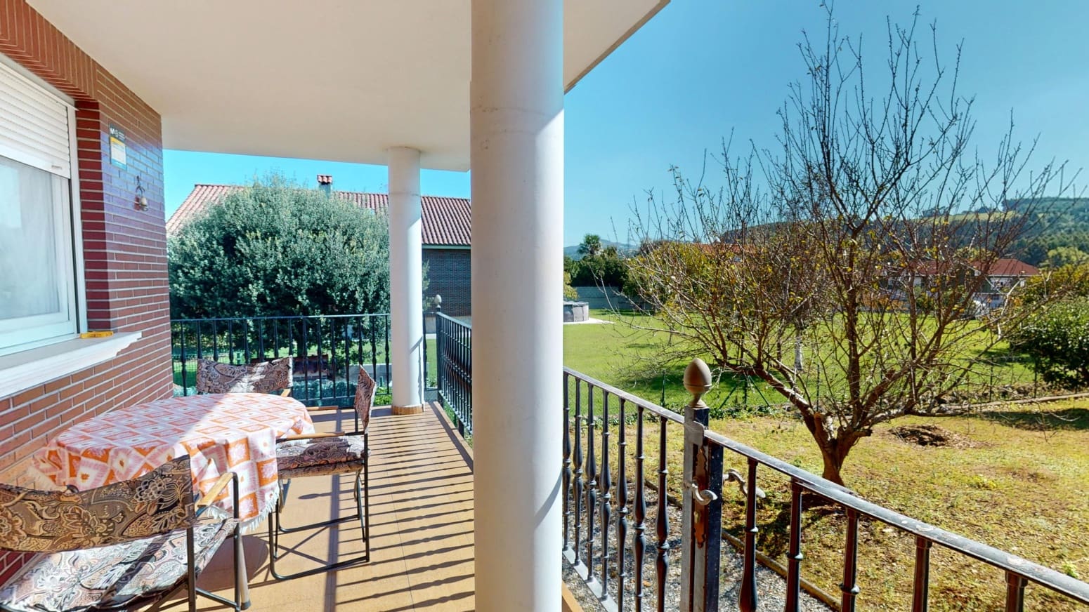 Chalet de 4 habitaciones en Parbayón en venta con garaje - 639.000 € (Ref: 9337688)