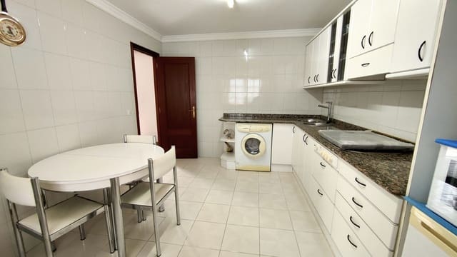5 soveværelse Villa til salg i Cacicedo, Camargo med garage - € 425.000 (Ref: 9355559)