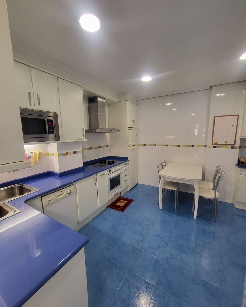 4 bedroom Flat for sale in Santander - € 598,000 (Ref: 9400549)