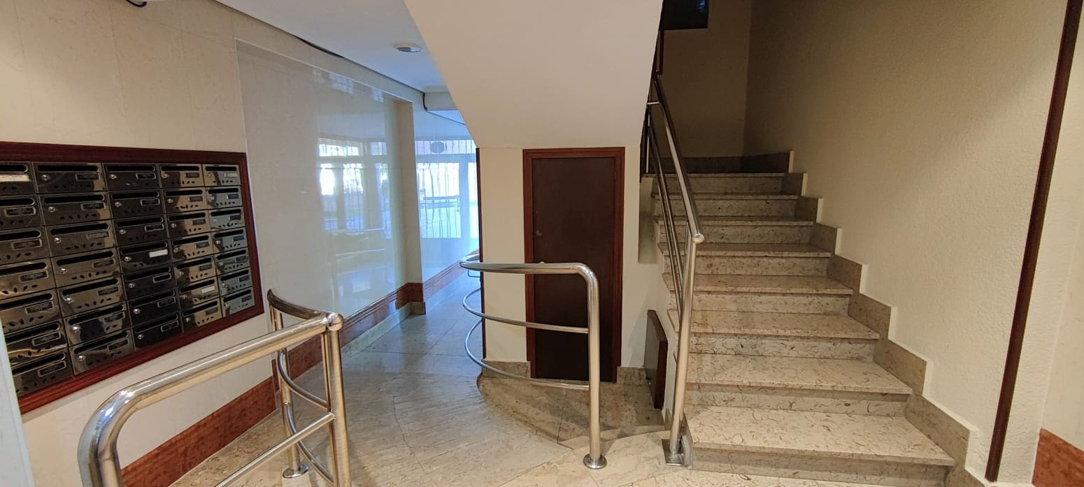 2 bedroom Flat for rent in Santander - € 1,000 (Ref: 9413777)