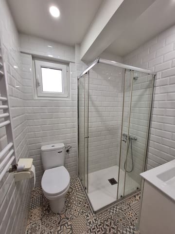 2 slaapkamer Flat te huur in Santander - € 900 (Ref: 9450881)