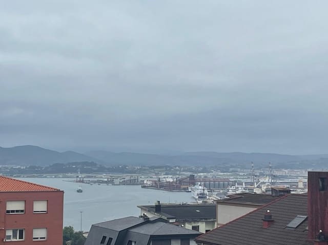 2 slaapkamer Flat te huur in Santander - € 900 (Ref: 9450881)