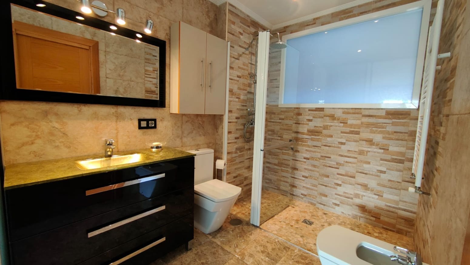 3 bedroom Flat for rent in Santander with garage - € 1,150 (Ref: 9491141)