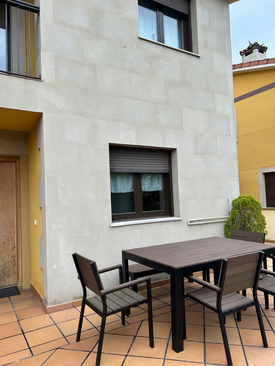 4 slaapkamer Villa te koop in Santillana del Mar met garage - € 410.000 (Ref: 9518579)