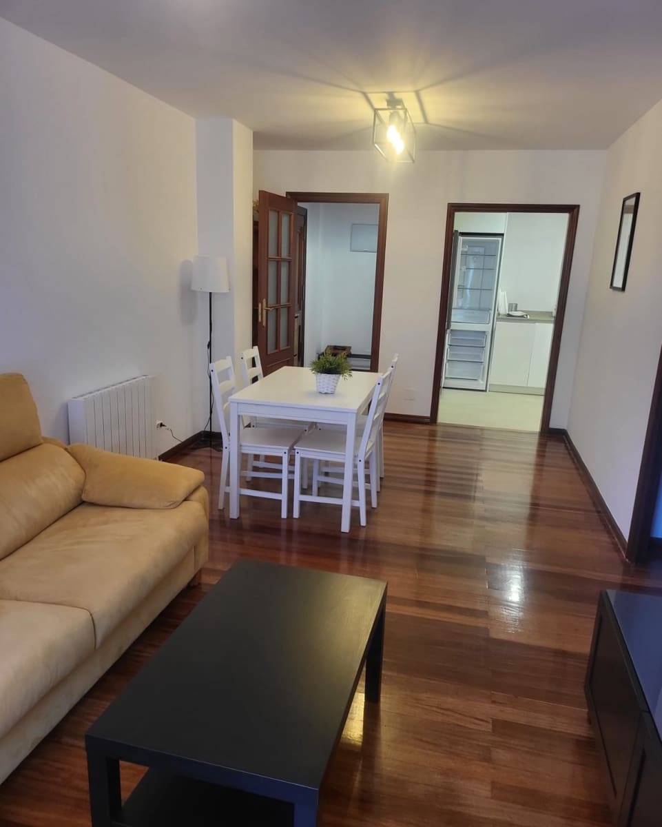 3 soveværelse Lejlighed til leje i Santander - € 900 (Ref: 9527181)