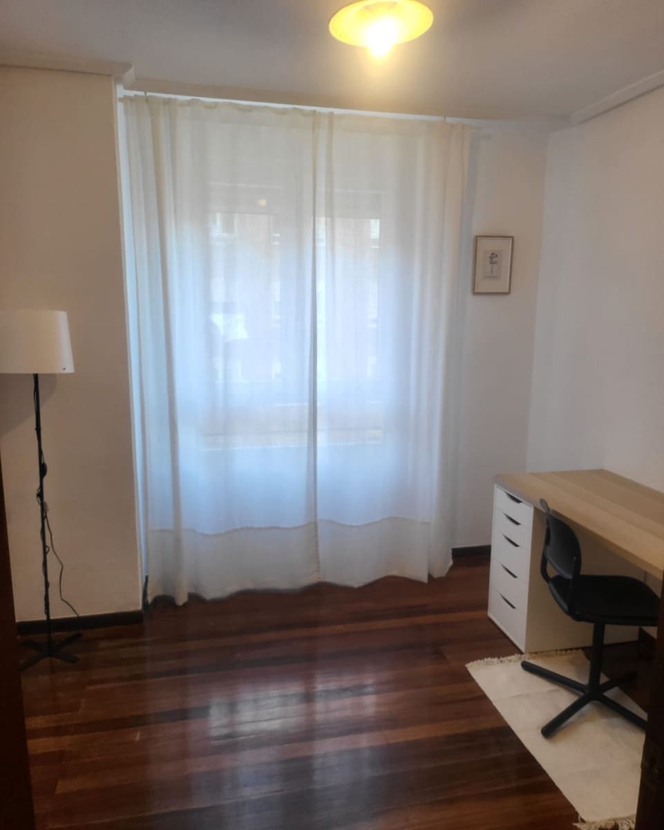 3 soveværelse Lejlighed til leje i Santander - € 900 (Ref: 9527181)