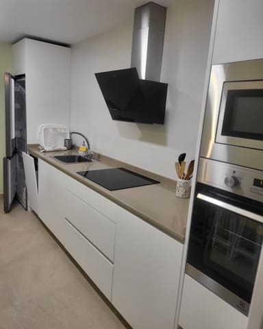 3 soveværelse Lejlighed til leje i Santander - € 900 (Ref: 9527181)