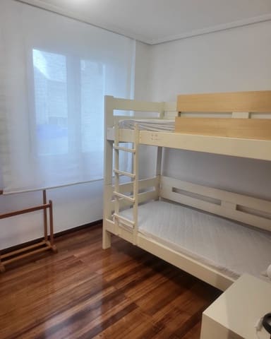 3 soveværelse Lejlighed til leje i Santander - € 900 (Ref: 9527181)