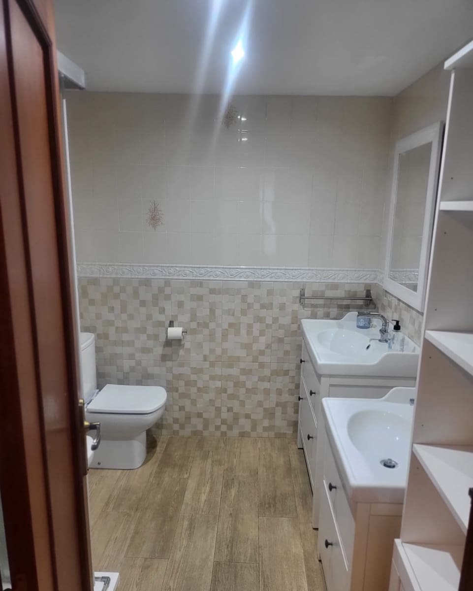 3 soveværelse Lejlighed til leje i Santander - € 900 (Ref: 9527181)