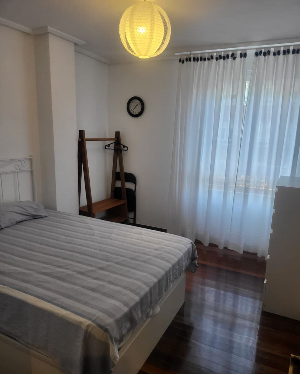 3 soveværelse Lejlighed til leje i Santander - € 900 (Ref: 9527181)