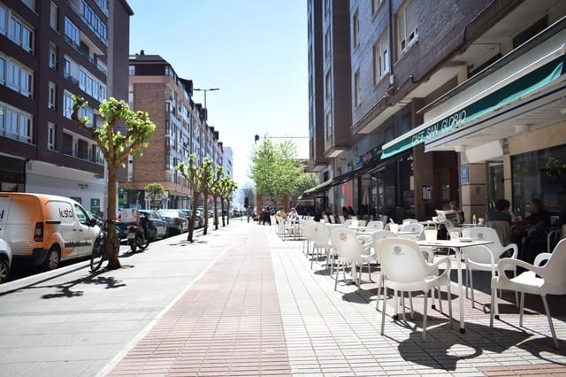 3 soveværelse Lejlighed til leje i Santander - € 900 (Ref: 9527181)