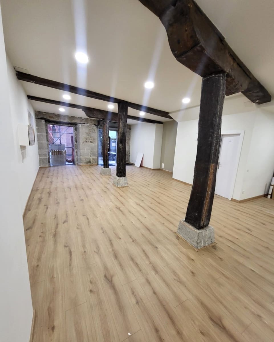 Commercial for rent in Santander - € 1,800 (Ref: 9530128)