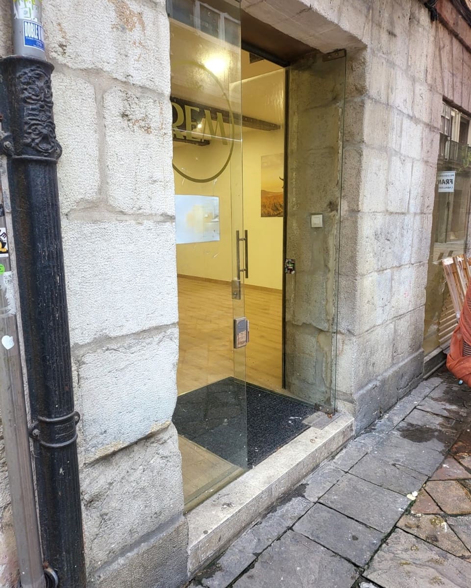 Commercial for rent in Santander - € 1,800 (Ref: 9530128)