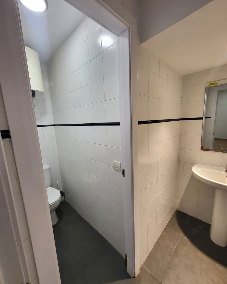 Commercial for rent in Santander - € 1,800 (Ref: 9530128)