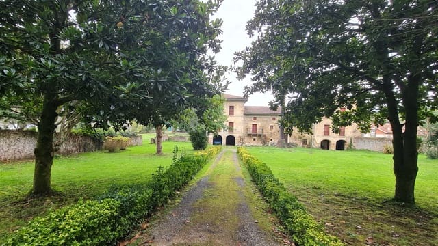 Piso de 6 habitaciones en Guriezo en venta con garaje - 1.300.000 € (Ref: 9555269)