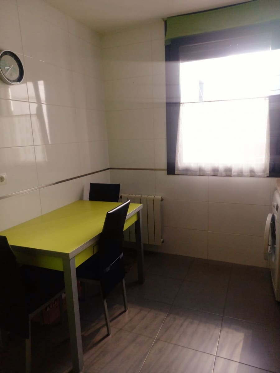 2 soveværelse Lejlighed til leje i Santander med garage - € 850 (Ref: 9561411)