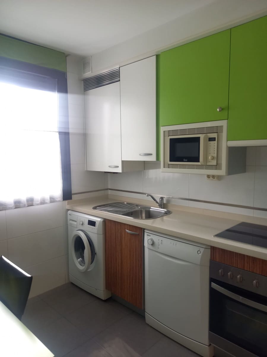 2 soveværelse Lejlighed til leje i Santander med garage - € 850 (Ref: 9561411)