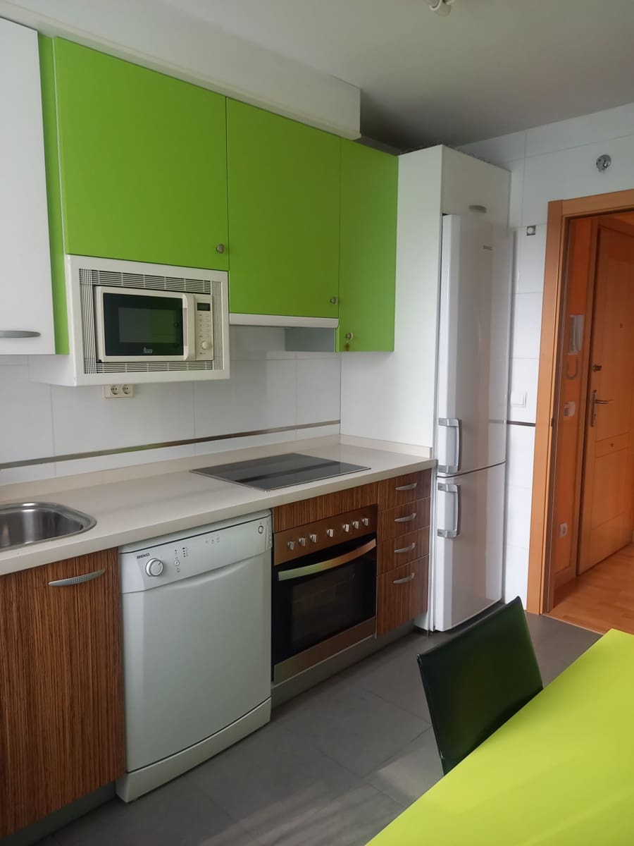 2 soveværelse Lejlighed til leje i Santander med garage - € 850 (Ref: 9561411)