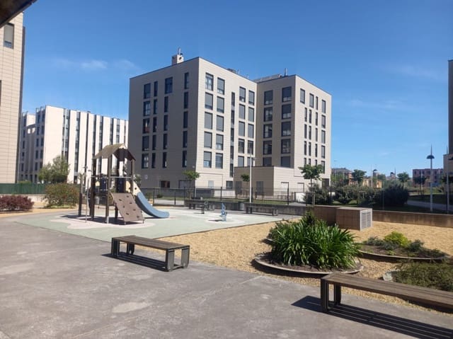 2 soveværelse Lejlighed til leje i Santander med garage - € 850 (Ref: 9561411)