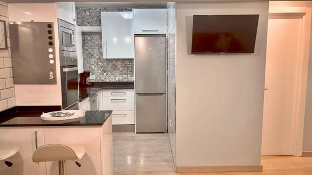 2 soveværelse Lejlighed til leje i Santander - € 800 (Ref: 9590835)