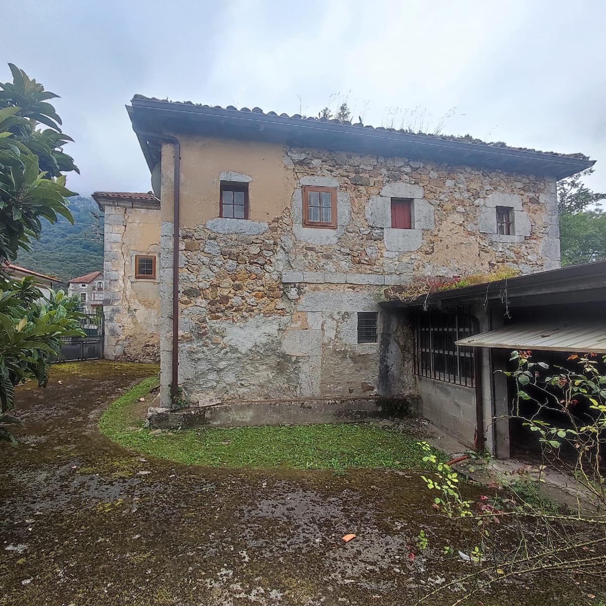 Chalet de 7 habitaciones en Ruesga en venta con garaje - 360.000 € (Ref: 9625392)