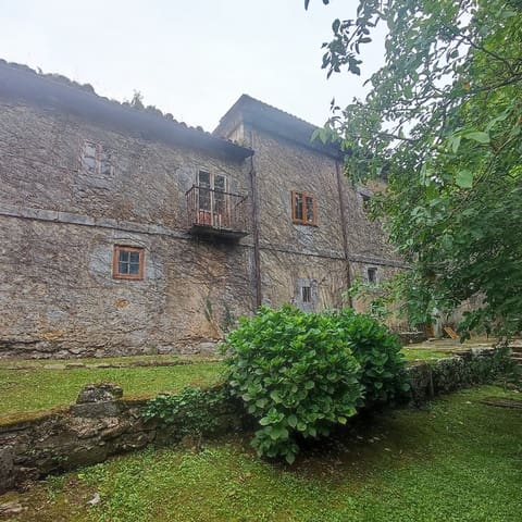 Chalet de 7 habitaciones en Ruesga en venta con garaje - 360.000 € (Ref: 9625392)