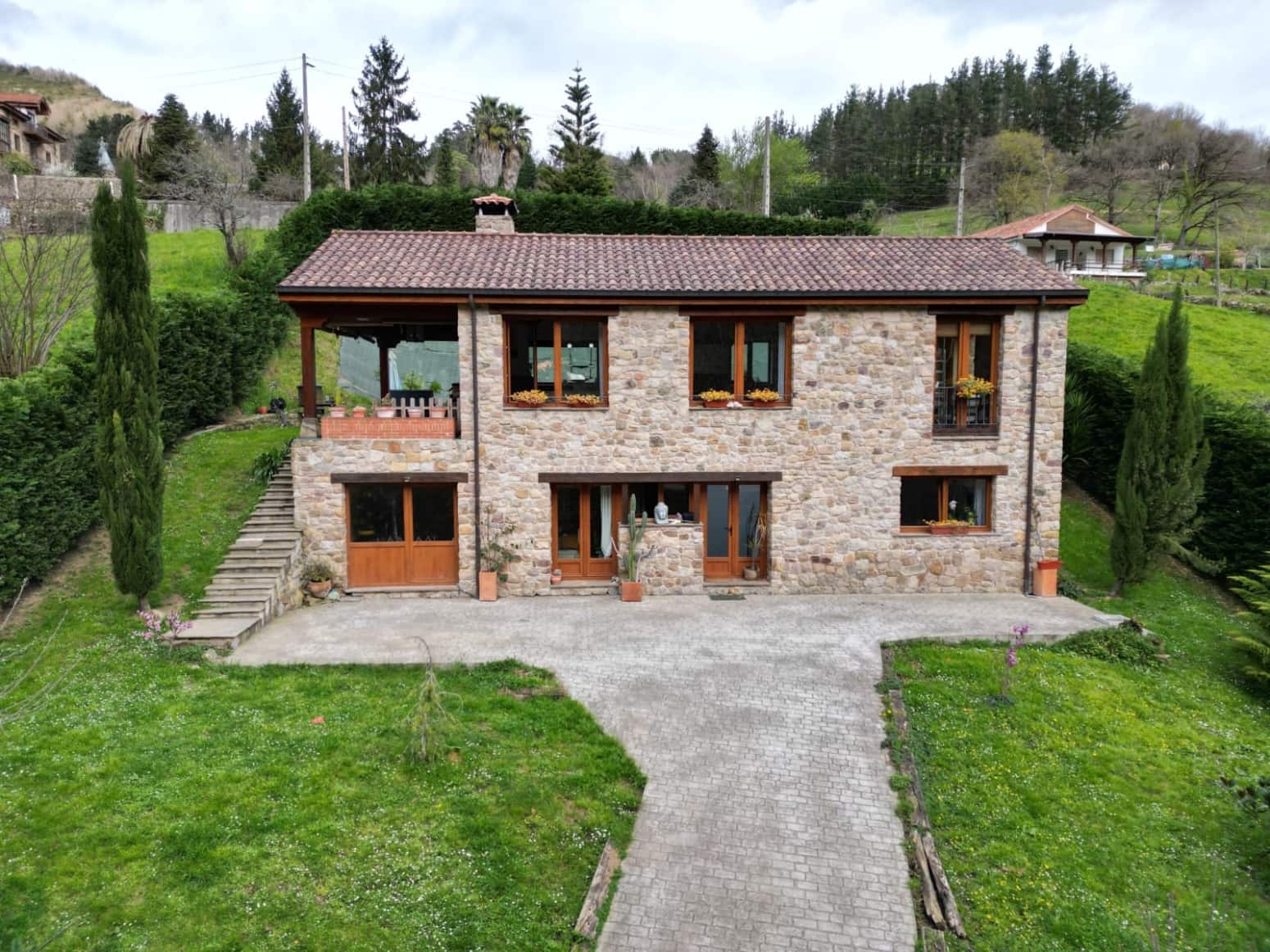 3 bedroom Villa for sale in Corvera de Toranzo with garage - € 425,000 (Ref: 9686199)