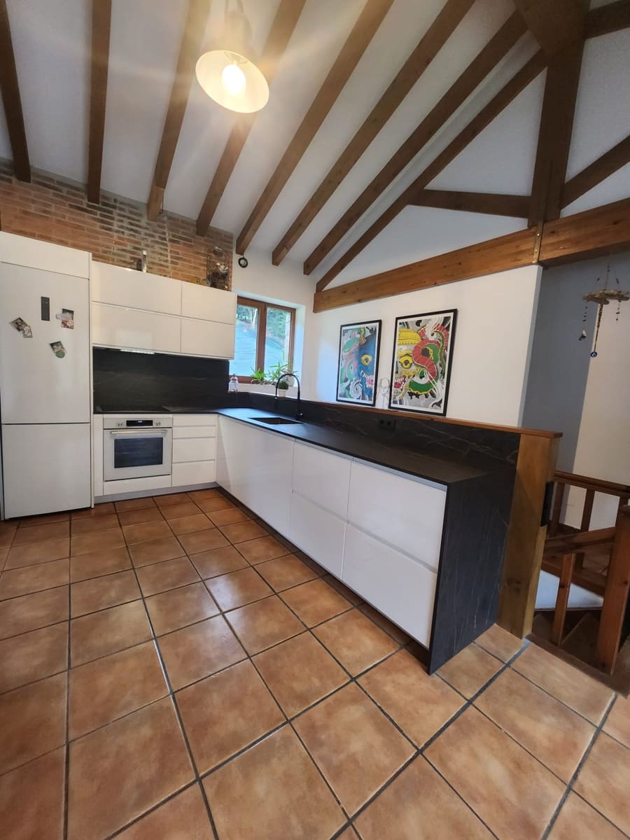 3 bedroom Villa for sale in Corvera de Toranzo with garage - € 425,000 (Ref: 9686199)