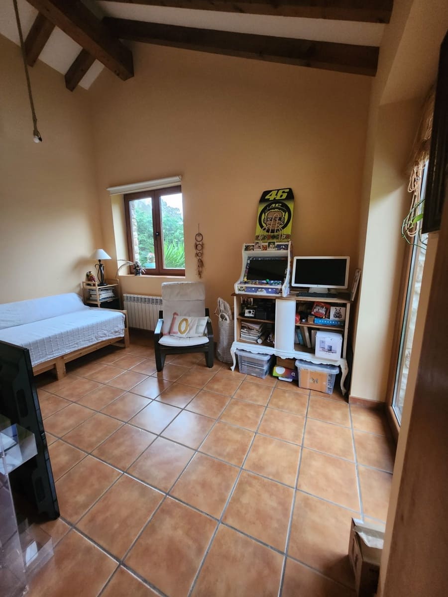 3 bedroom Villa for sale in Corvera de Toranzo with garage - € 425,000 (Ref: 9686199)