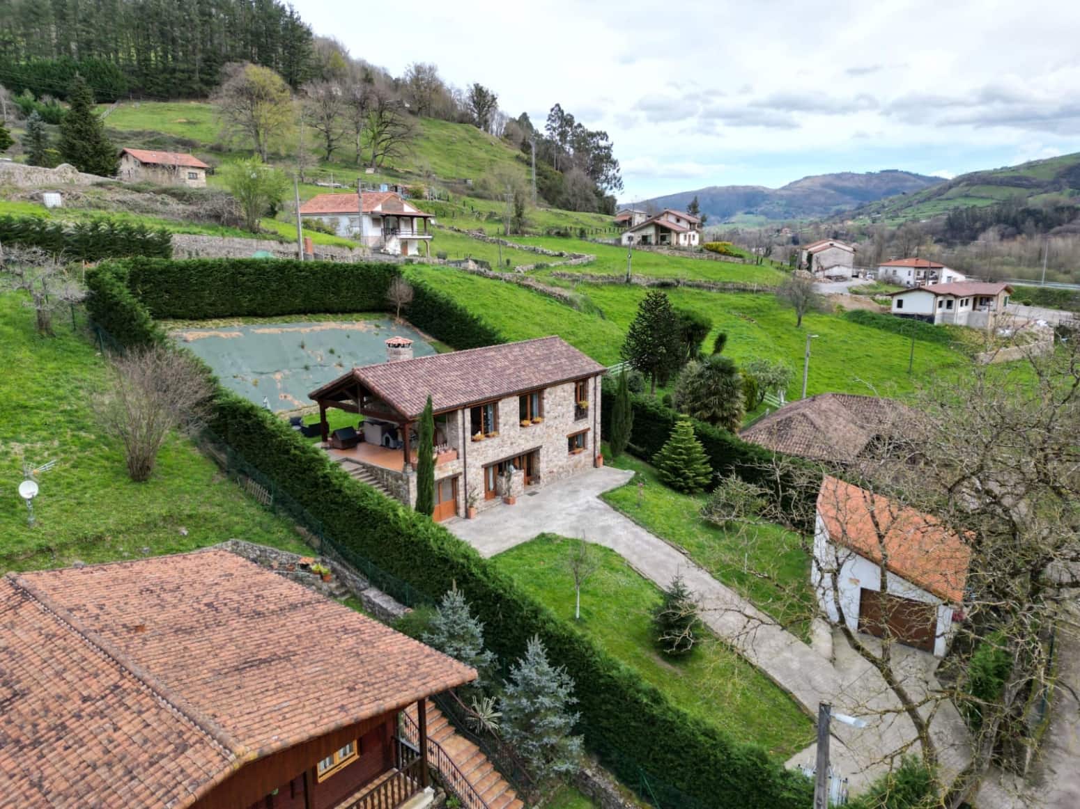 3 bedroom Villa for sale in Corvera de Toranzo with garage - € 425,000 (Ref: 9686199)