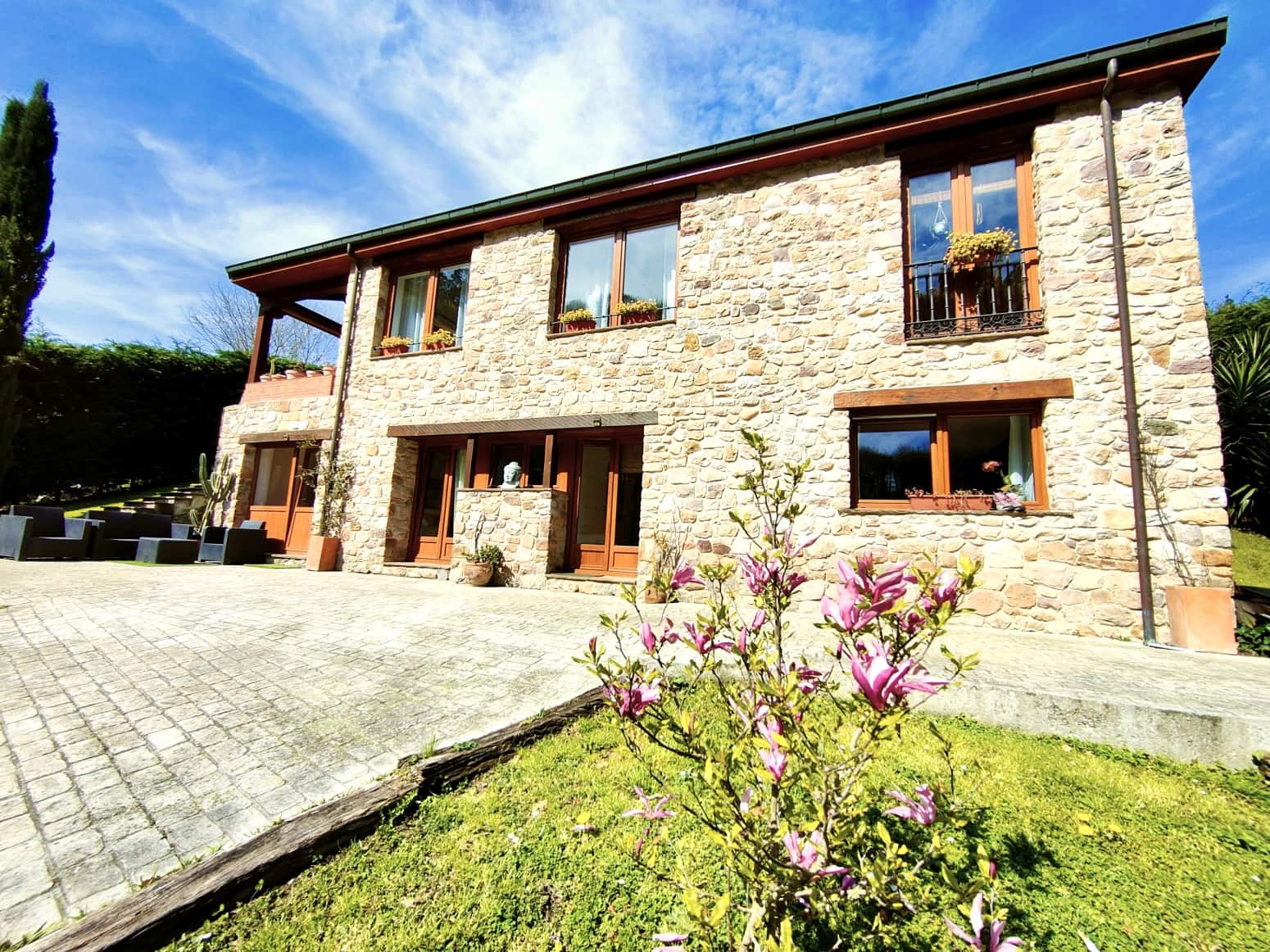 Chalet de 3 habitaciones en Corvera de Toranzo en venta con garaje - 425.000 € (Ref: 9686199)