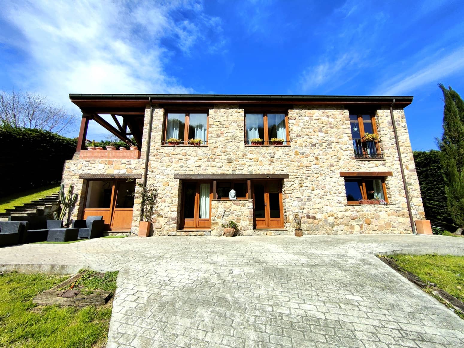 Chalet de 3 habitaciones en Corvera de Toranzo en venta con garaje - 425.000 € (Ref: 9686199)